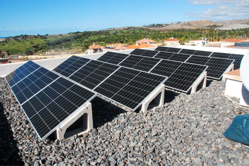 Instalación fotovoltaica de autoconsumo con baterías en Puerto del Carmen